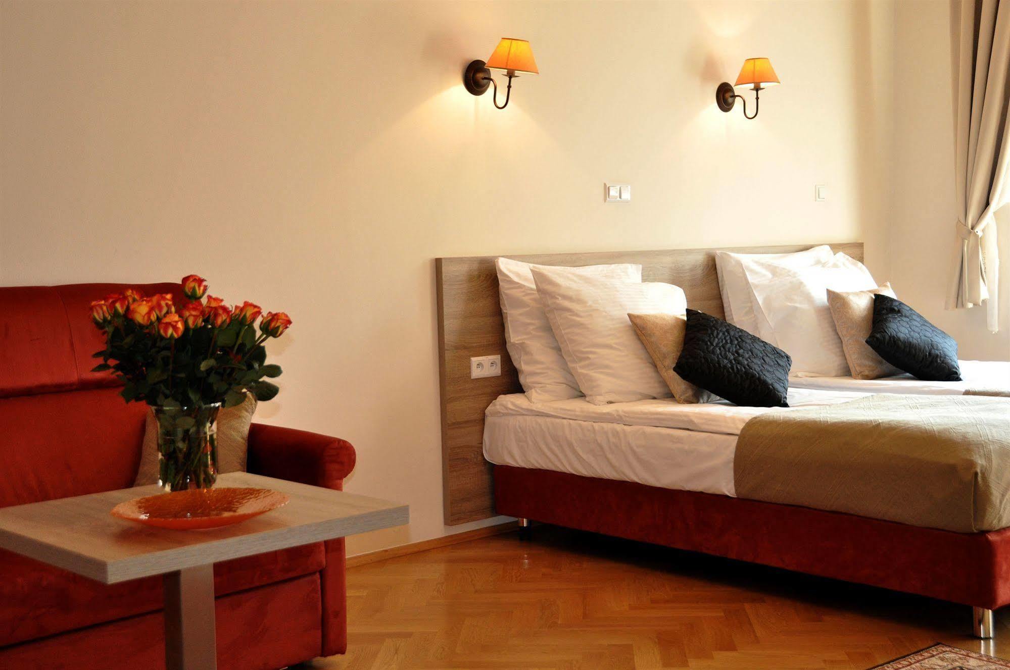 Hotel Santi Красков Екстериор снимка